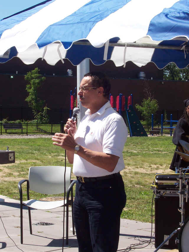 100_1470.jpg (258543 bytes)